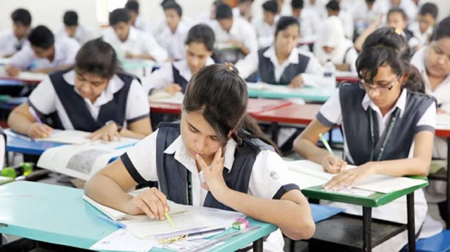 সারাদেশে একযোগে শুরু হলো এইচএসসি ও সমমান পরীক্ষা